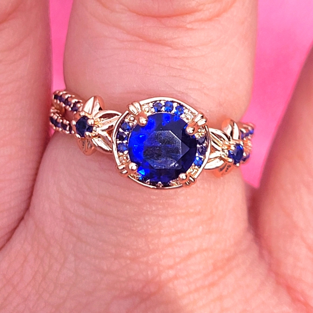 Sapphire With Decorative Sidestones and Flower Band Fashion Ring
